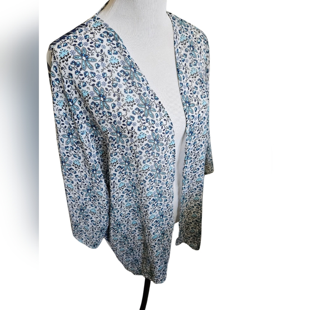 Divided Womens Blue & White Floral Kimono Size Large.